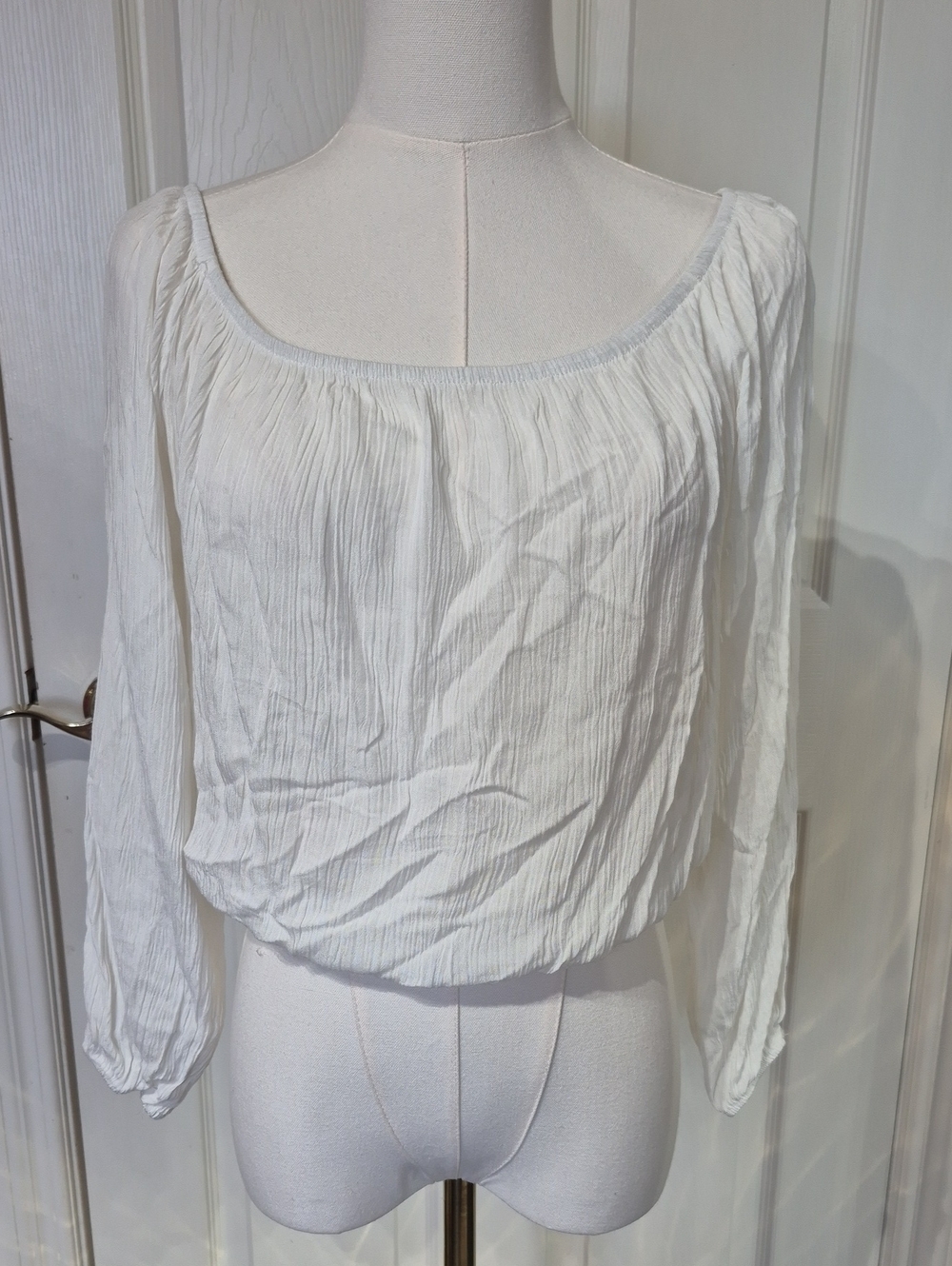 Cream Scoop-Neck Long Sleeve Top NWT